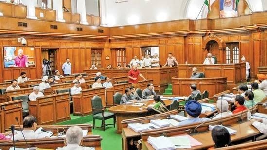 BJP MLAs told to leave assembly amid confidence motion