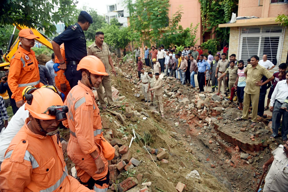 UP: NDRF team rescues kid who fell into 55-ft borewell