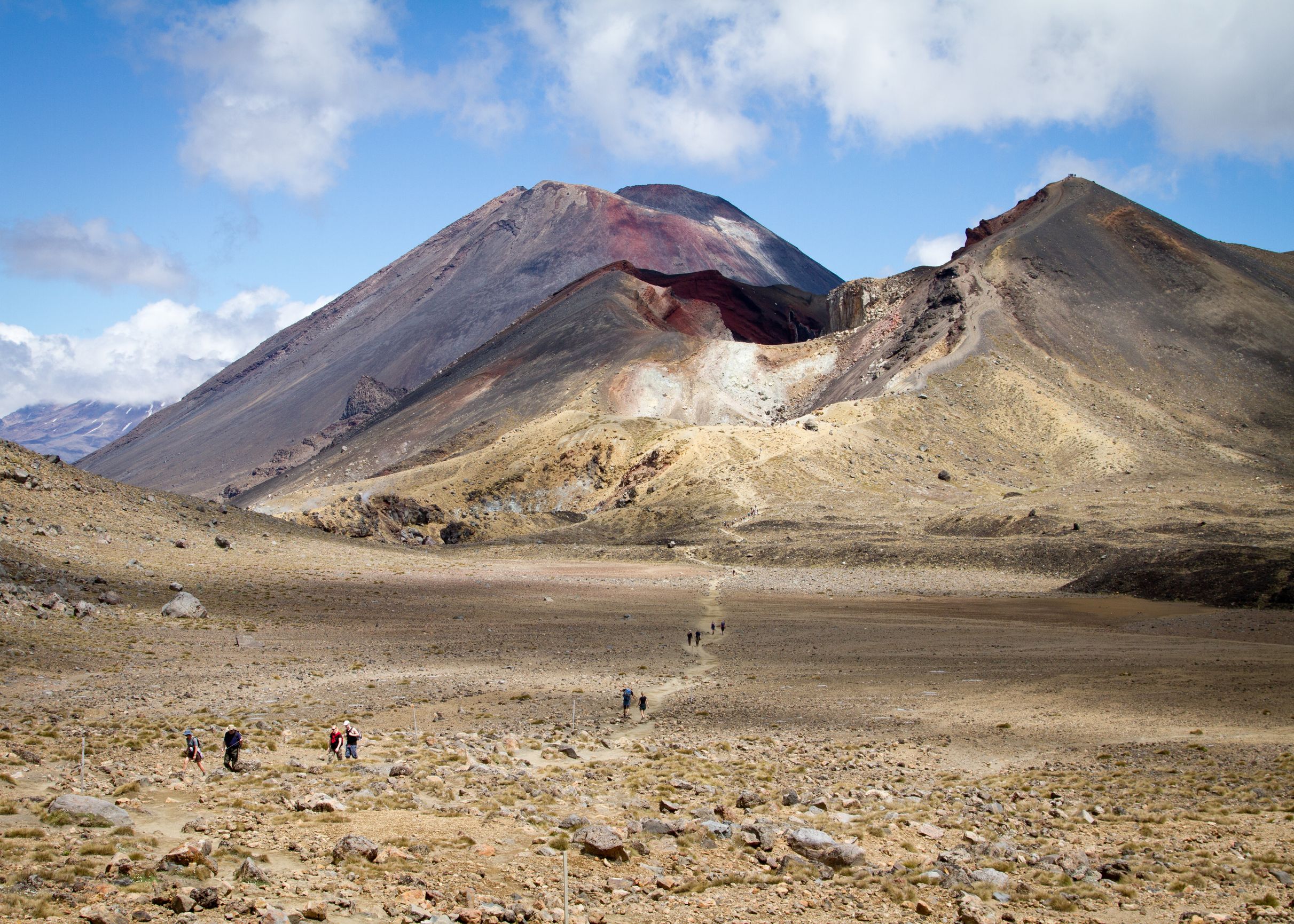 After hundreds of earthquakes, New Zealand raises the alert level on the Taupo volcano, a first.