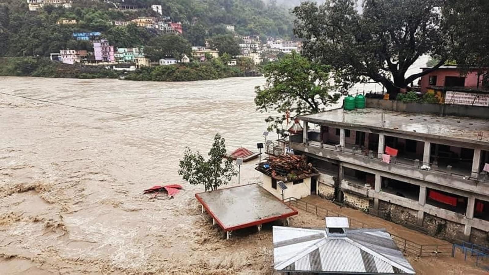 Karnataka: Three dead after house wall collapsed due to heavy rain in Raichur