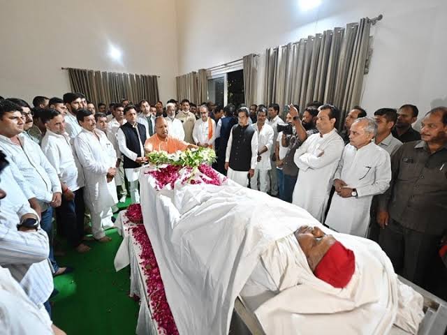 Last rites of Mulayam Singh Yadav in his ancestral village Saifai on Tuesday