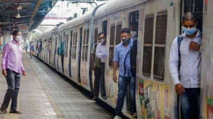 Mumbai local trains running late due to technical snag, 6 locals cancelled