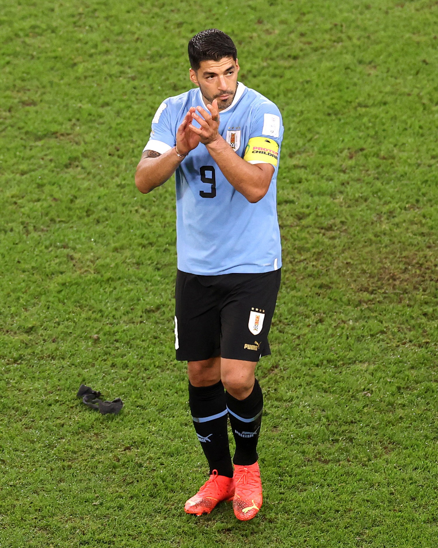 Uruguay beat Ghana 2-0 but fail to qualify for last 16