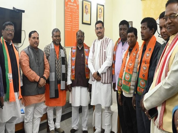 JMM MLA Sufal Marandi joins BJP in Jharkhand