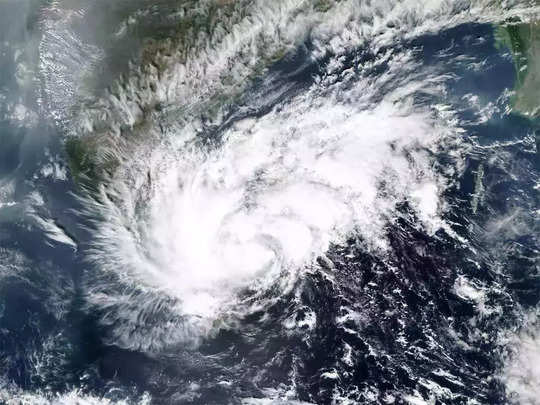 Schools shut in Sri Lanka as Mandous cyclonic storm raises pollution