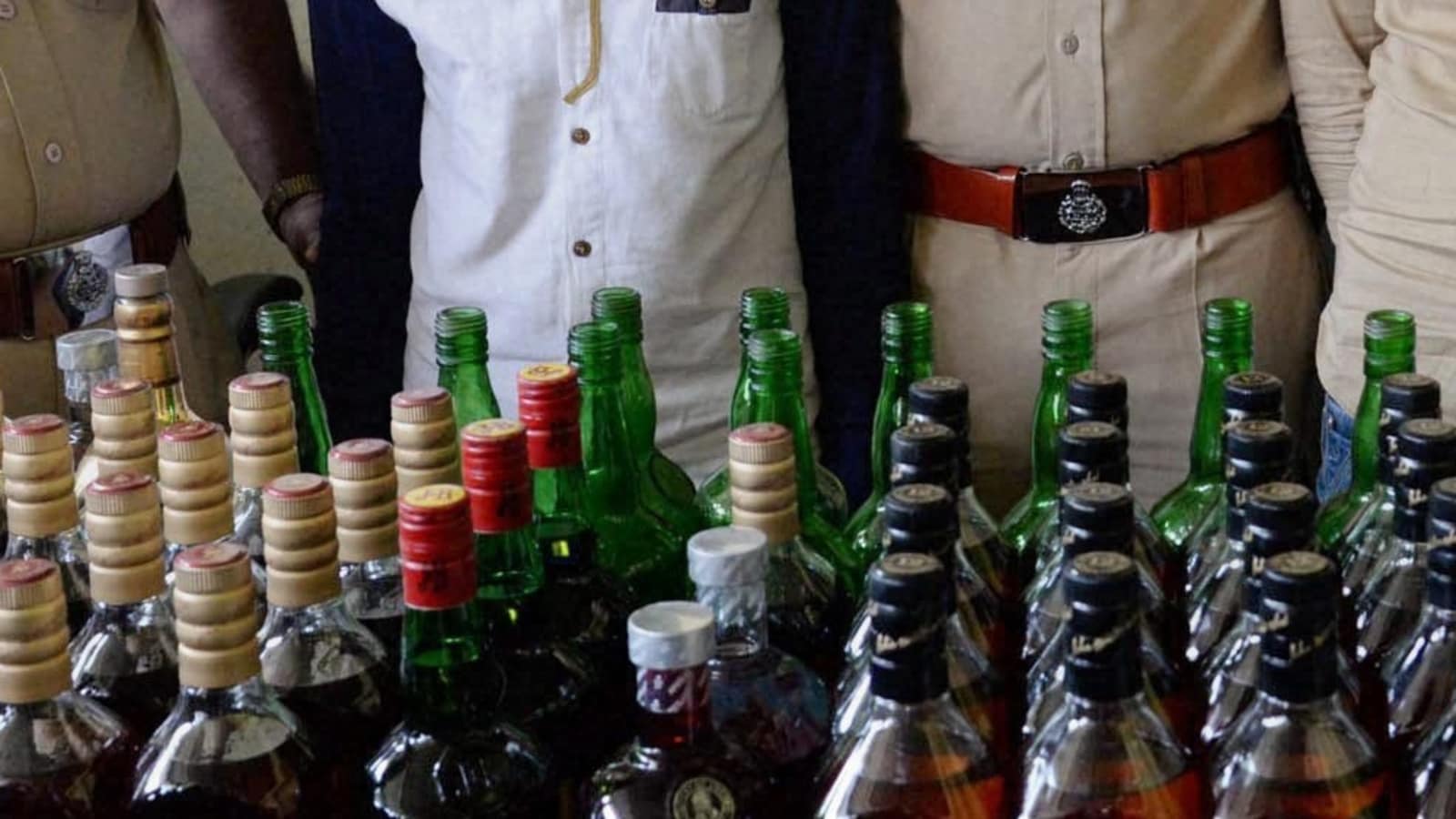 Four arrested for smuggling liquor from Goa