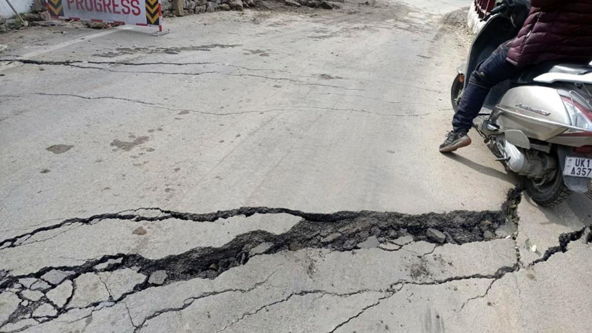 Joshimath Crisis: Angry locals protest against NTPC, Malari Inn hotel will be razed first