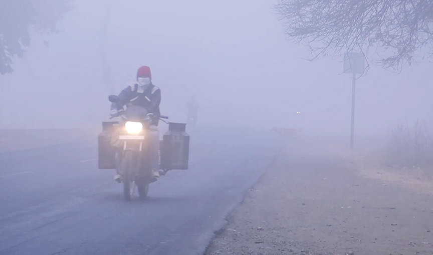 Severe cold wave in Delhi, Fog conditions continues to prevail.