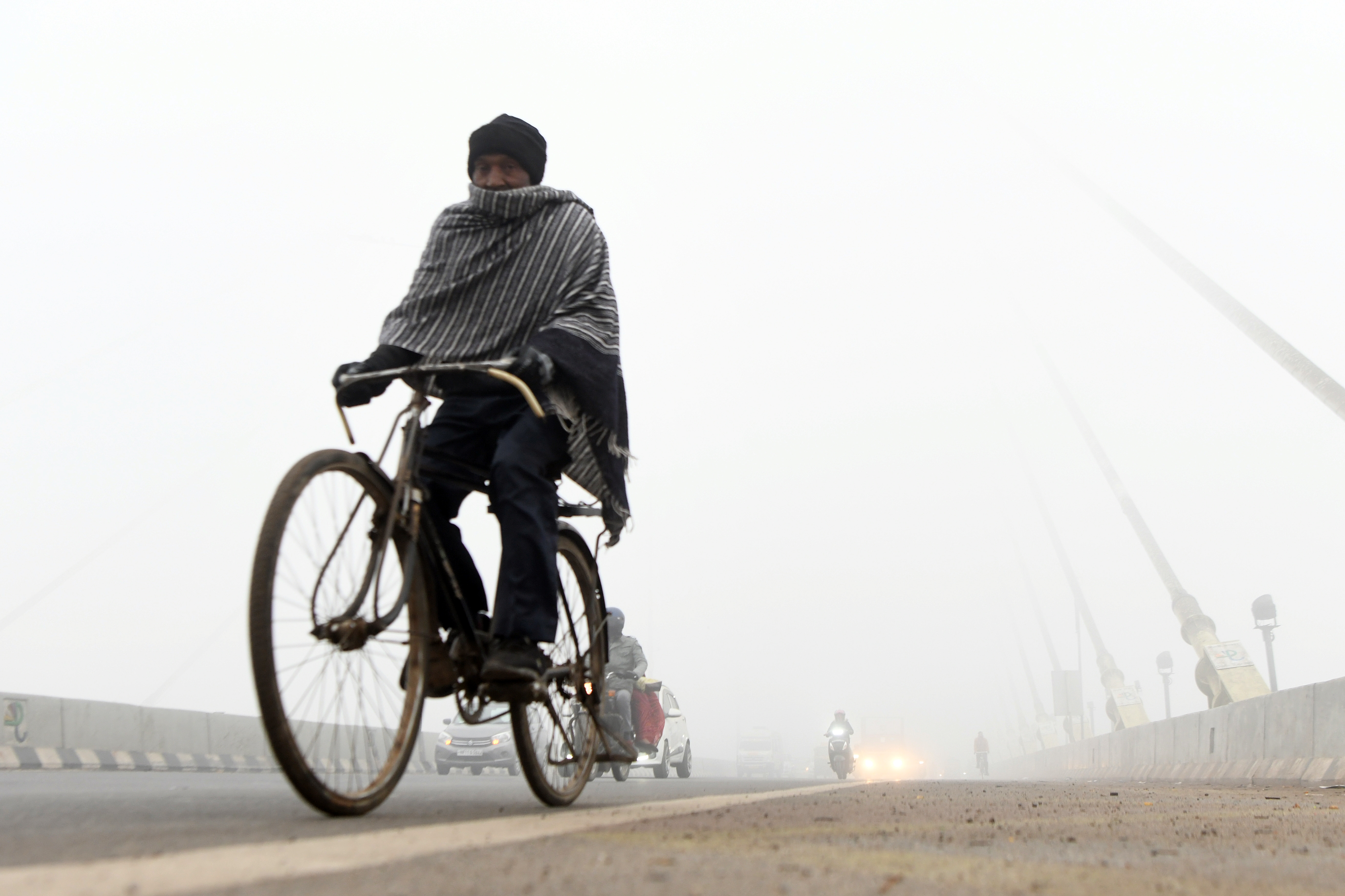 Delhi Freezes: Minimum Temperature Plunges to 4.9 Degrees, North and Northeast India Grapple with Dense Fog