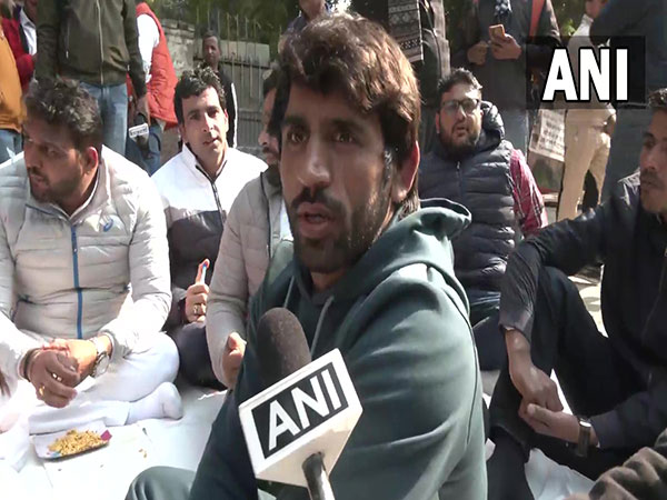 Bajrang Punia, Vinesh Phogat stages protest against Wrestling Federation of India