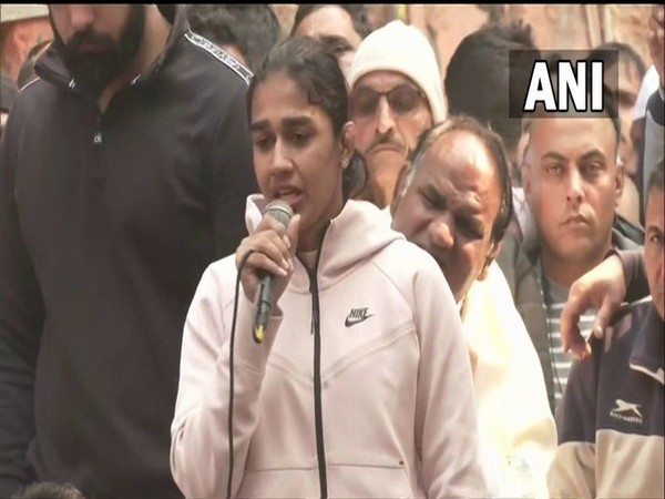 Ace wrestler Babita Phogat meets protesting wrestlers as center’s messenger