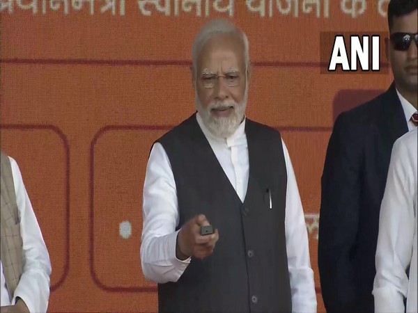 PM Modi Maharashtra-Karnataka visit: PM Modi inaugurates various development projects in Mumbai, Karnataka