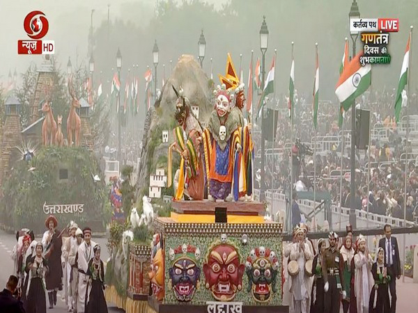 J&K tableau promotes tourism & development at Republic Day Parade