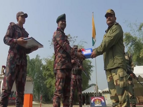 BSF, PAKISTAN RANGERS EXCHANGES SWEETS