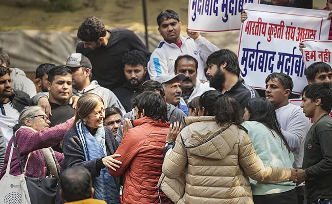 Brinda Karat asked to step down from the stage during Wrestlers’ Protest