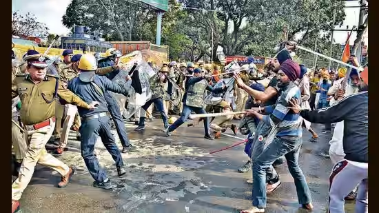 SIKH ACTIVISTS GO ON RAMPAGE ON CHANDIGARH-MOHALI BORDER