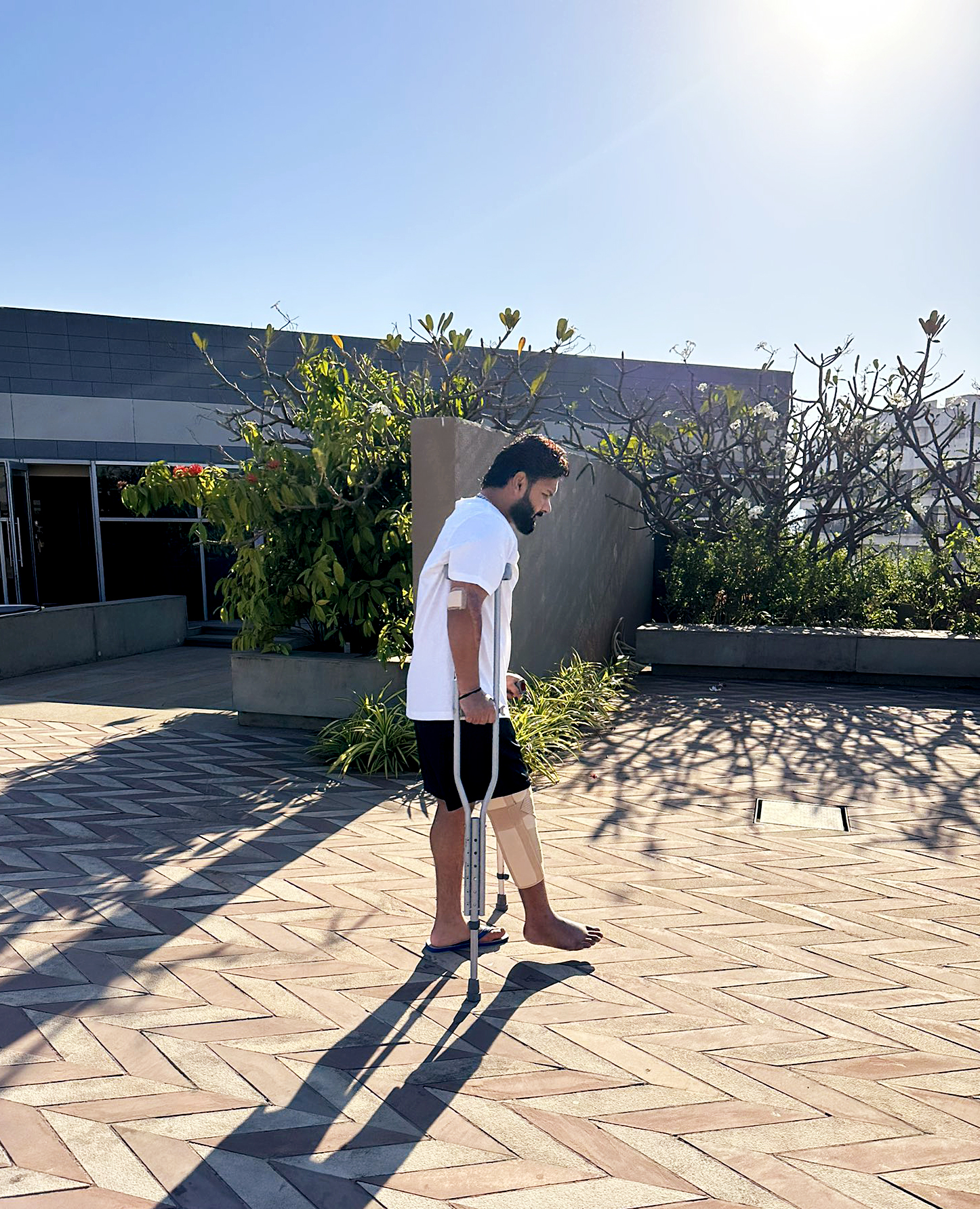 Cricketer Rishabh Pant shared a picture of him walking on crutches