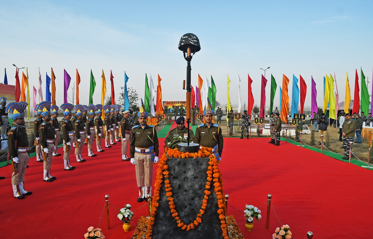 Pulwama Terror Attack: Wreath laying ceremony in tribute to the CRPF jawans