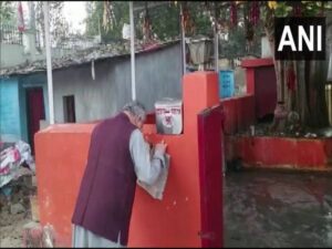 UP Finance Minister Khanna offers prayer in Lucknow temple ahead of presenting state budget