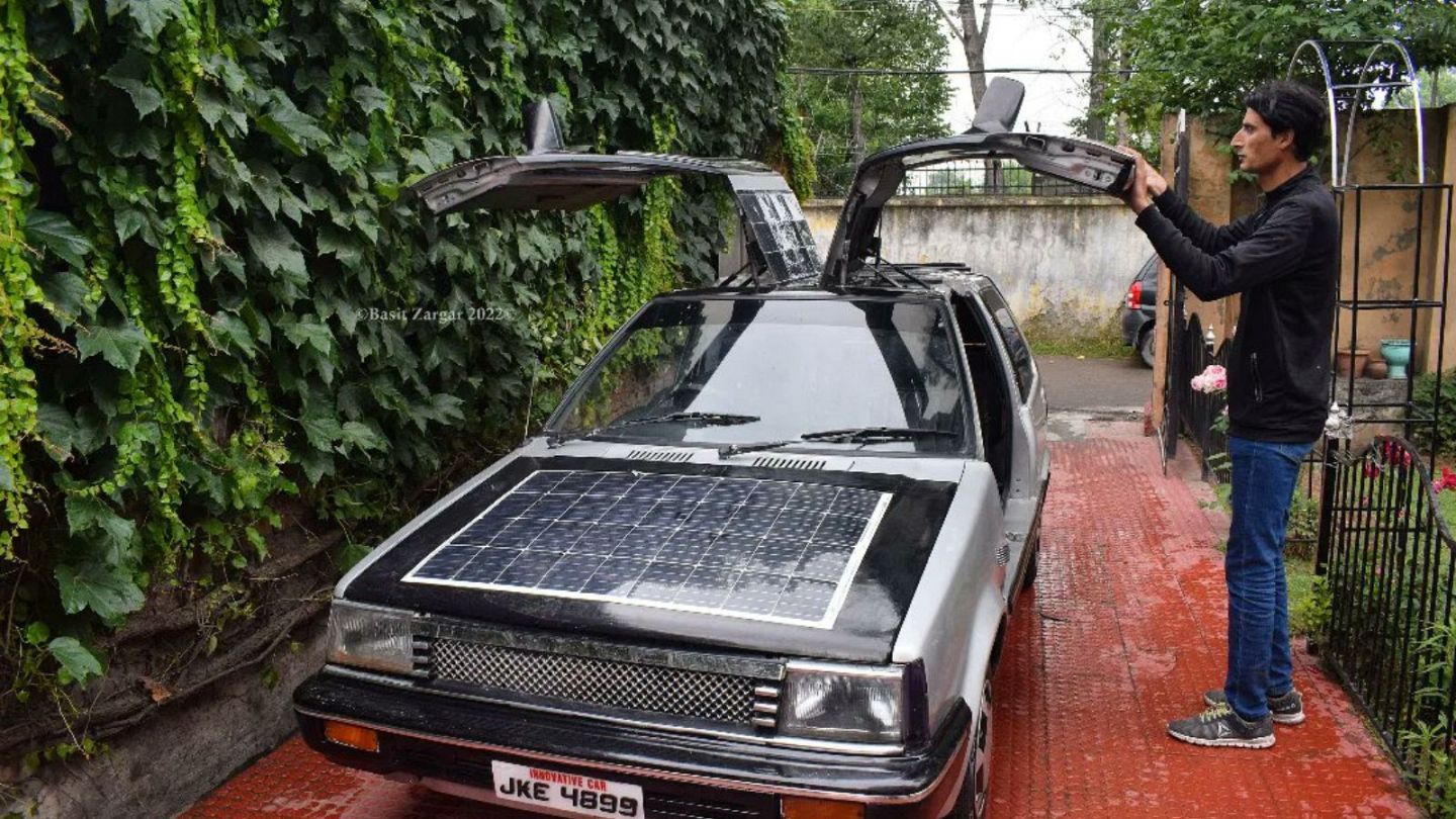 Indian Maths teacher presents solar-powered car