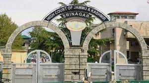 Jammu And Kashmir High Court: Insurance Company Not Liable To Unauthorised Passengers Travelling In Offending Vehicle, Pay and Recover Principle Not Applicable