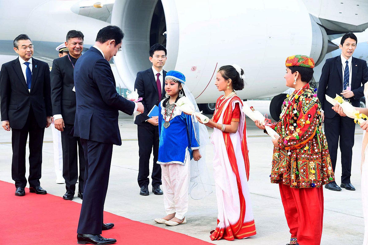 Japanese PM Fumio Kishida receives a grand welcome.