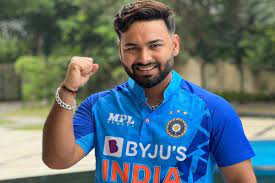 Guru Randhawa, Harbhajan Singh meet Rishabh Pant, wish him speedy recovery