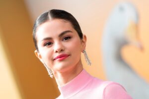 Singer Selena Gomez becomes first woman to hit 400 million Instagram followers