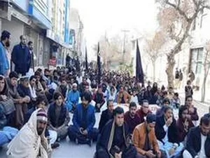 Pakistan: Women stage march demanding release of Haq Do Tehreek chief