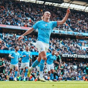 Manchester City narrow gap with 3-1 win over Leicester