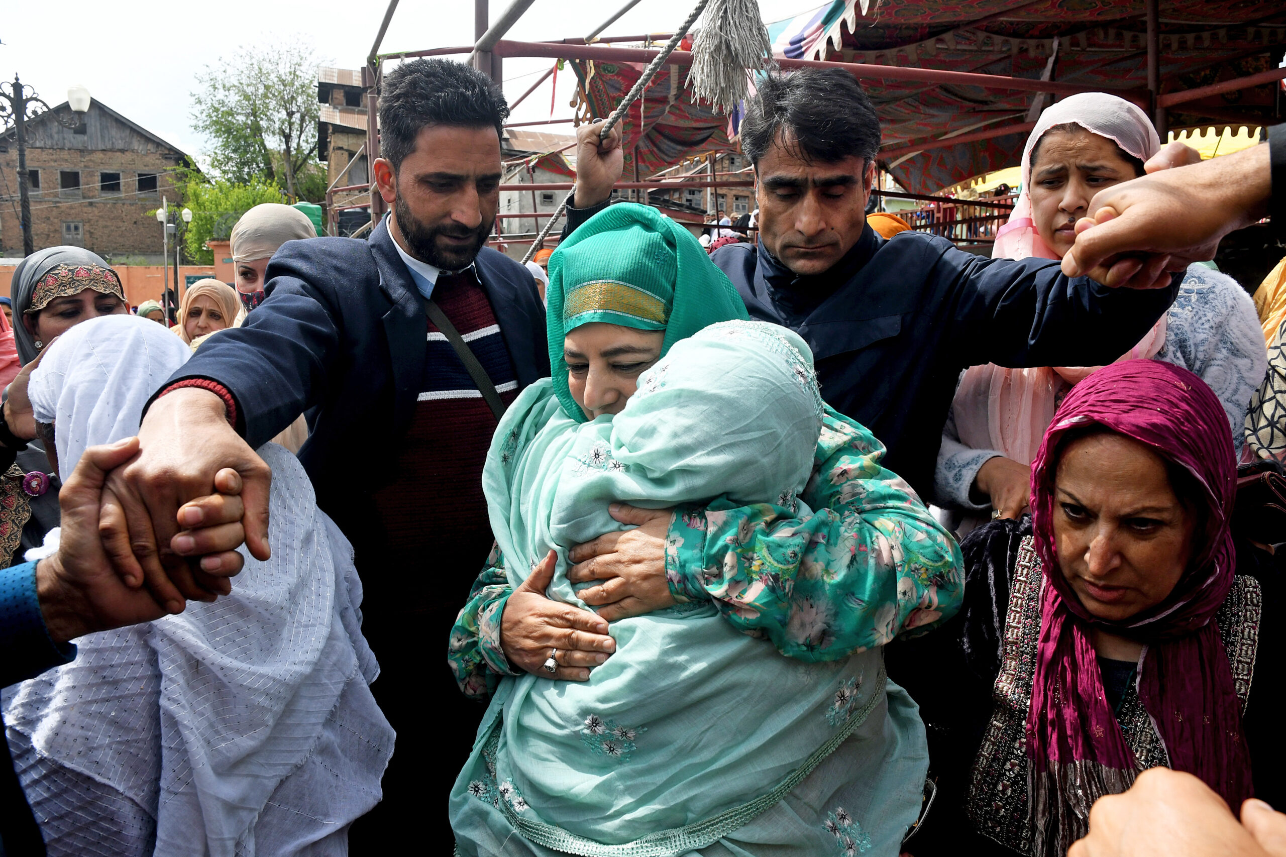 Mehbooba Mufti at Hazratbal Shrine to offer prayers (Namaz) on the occasion of Eid-ul-Fitr.