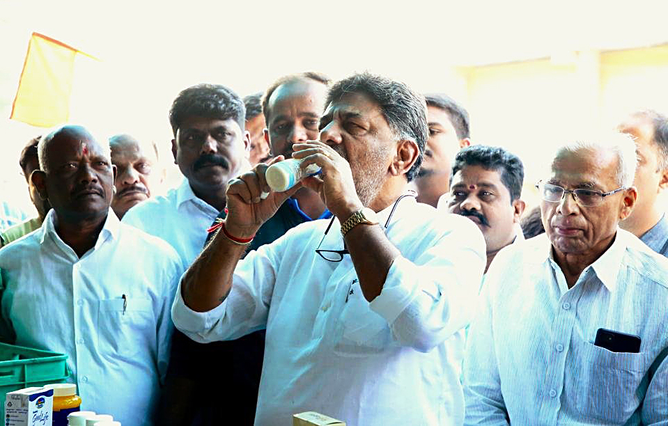 Congress’ Shivakumar visits milk parlour, says ‘Nandini better than Amul