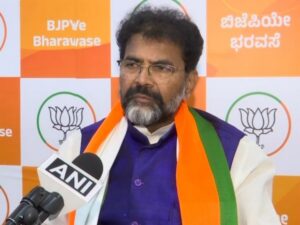 Eshwarappa and other top officials wants to bring new blood in politics: BJP