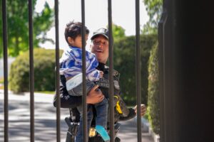 Toddler crawls through White House fence