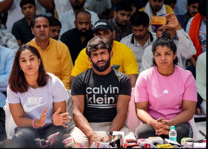 Bajrang Punia, Sakshi Malik meet union minister after midnight initiation