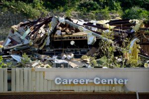 At least 32 killed as tornadoes tear through the US’ Midwest and South