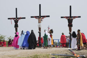 Twelve Filipinos to be nailed to crosses to show Christ’s pain, clergy dismayed