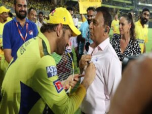 MS Dhoni signs Sunil Gavaskar’s shirt CSK, KKR match