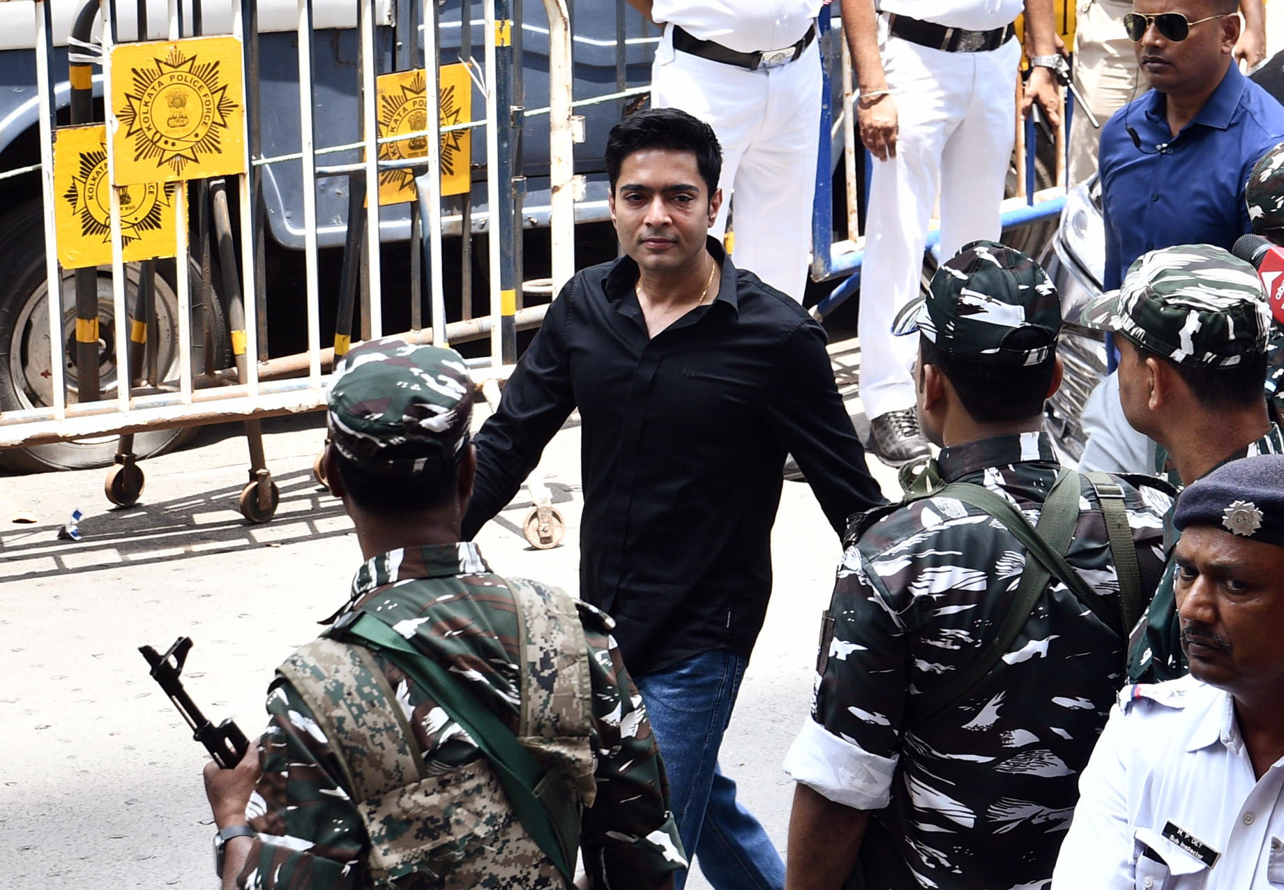 Abhishek approaches Supreme Court against CBI questioning, petition to be heard on 26 May