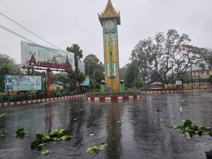 Bangladesh and Myanmar on alert as Cyclone Mocha makes landfall