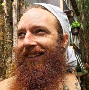 Meet US man who quit his job to live in a treehouse in Hawaiian jungle