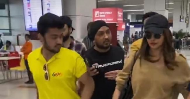 Viral Video: Priyanka Chopra gets uncomfortable with a fan trying to click a selfie at the Delhi airport