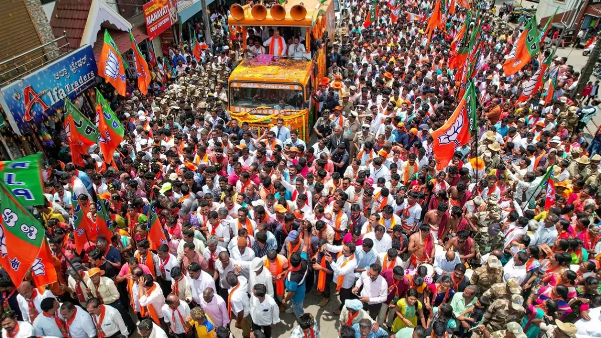 Amit Shah holds roadshow in Belagavi