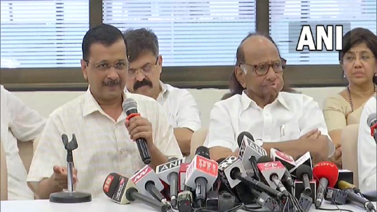 Ordinance Row: Kejriwal meets NCP chief Sharad Pawar in Mumbai