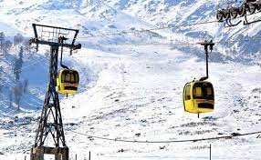 Gulmarg: Police rescue 250 tourists stuck during Gondola ride