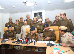 8 IPS officials were transferred in Uttar Pradesh