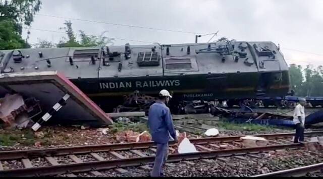 Bankura: Several wagons derailed after 2 goods trains collide