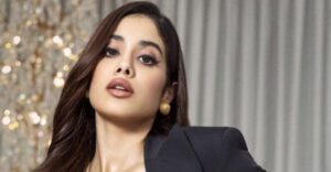 Netizens Brutally Trolled Janhvi Kapoor For Her Travel Pillow