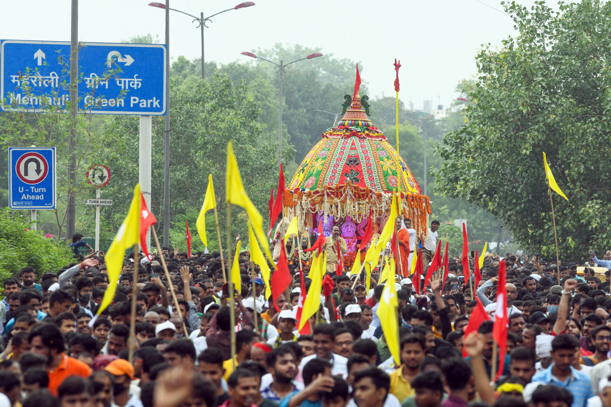 President Droupadi Murmu performs prayers at Delhi’s Jagannath temple