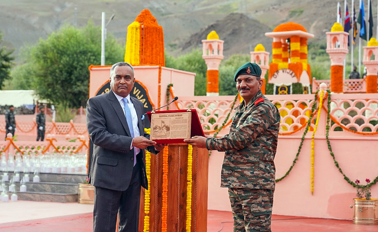 Kargil: General Manoj Pande pays homage to the bravehearts of the Kargil War